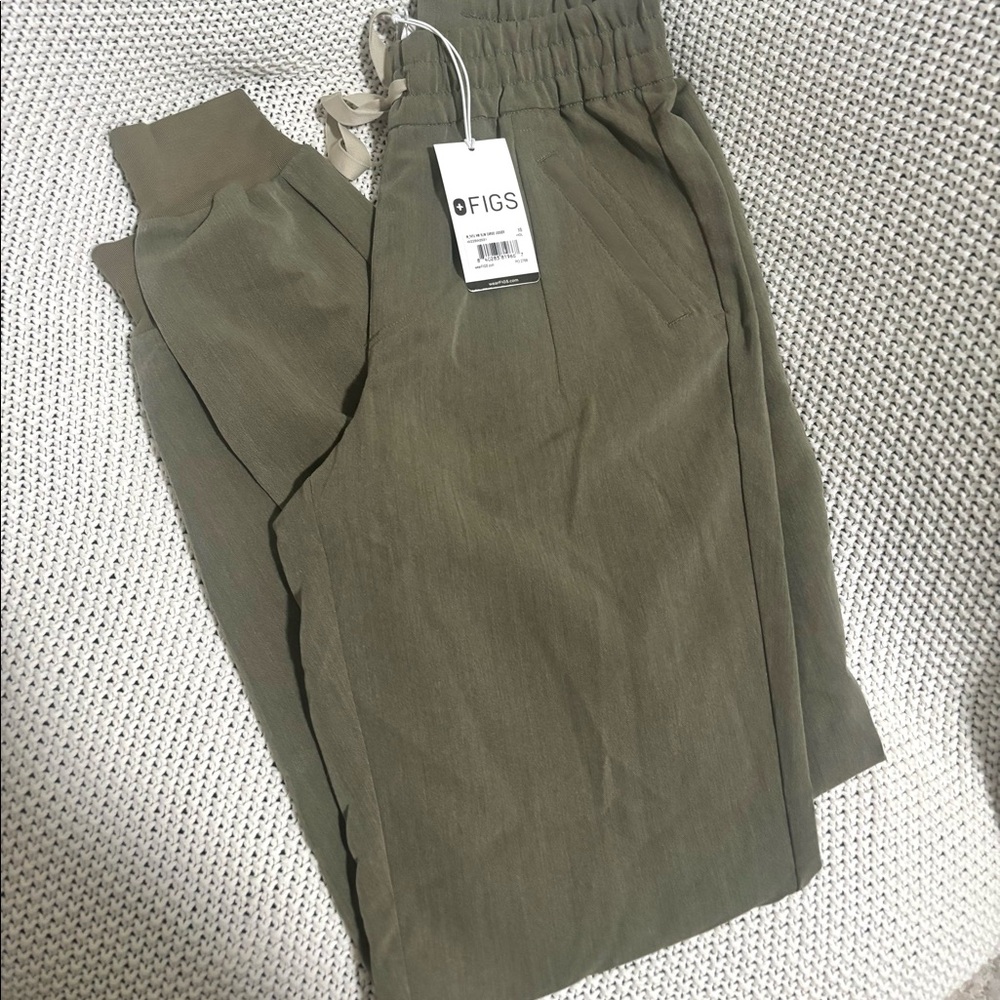 FIGS heather olive slim cargo jogger